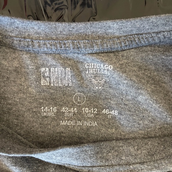 Gray Chicago Bulls Graphic T-Shirt – Size XL - Picture 5 of 6